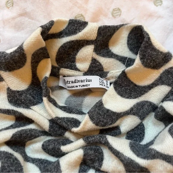 Stradivarius Black and White Wave Long Sleeve Top - Picture 2 of 2